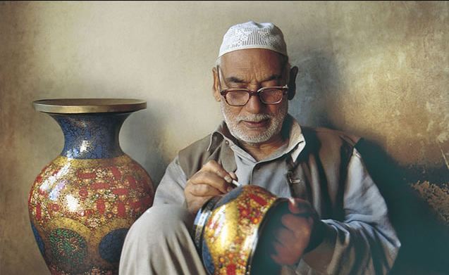Is the Handicrafts Industry in an Opaque Notch? A Study of Kashmir’s Endangered Craft Economy